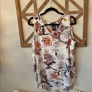 Flowery, sleeveless, tunic top